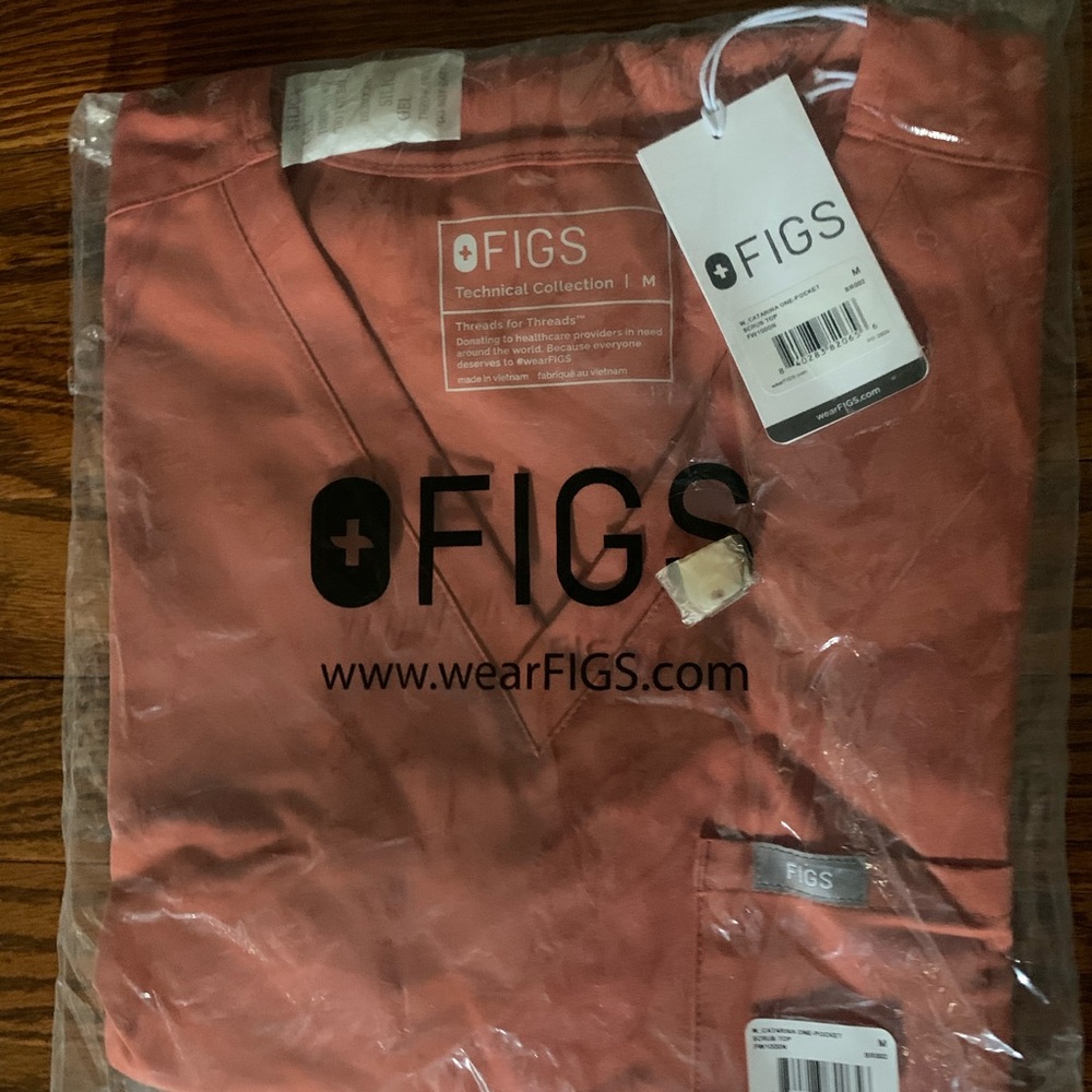 Figs scrub top NWT
